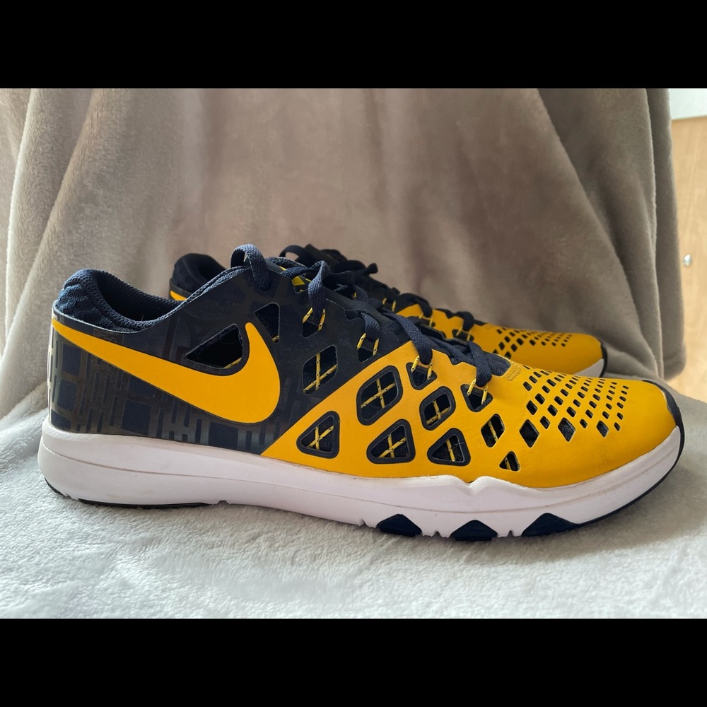 University of Michigan men’s tennis shoes.